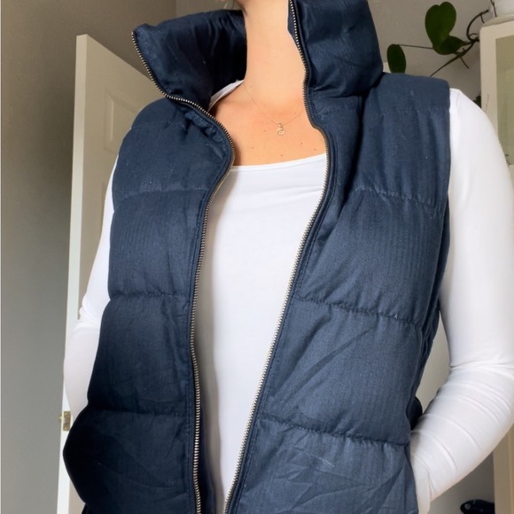 Navy puffer vest - Picture 7 of 11